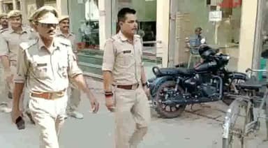 भदोही: भदोही में ईद उल फितर व अक्षयतृतीया आदि त्योहारो र्का सकुशल सम्पन्न कराने हेतु पुलिस व P ac ने किया सयुक्त मार्च