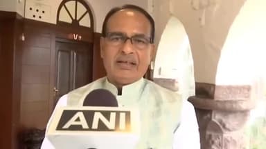 हुज़ूर: भोपाल में केंद्रीय मंत्री ज्योतिरादित्य सिंधिया के बचाव ने आए CM शिवराज, बोले- सिंधिया  गद्दार नहीं खुद्दार