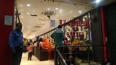 बक्सर: अक्षय तृतीया के मौके पर बक्सर सर्राफा बाजार में जमकर हुई खरीदारी, 5 करोड़ से ज्यादा के बिके गहने