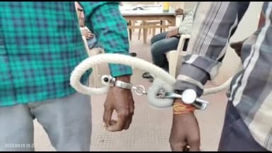 कोढ़ा: गोपालपट्टी चौक से पुलिस ने नशे में धुत हो हंगामा कर रहे दो व्यक्ति को किया गिरफ्तार भेजा जेल