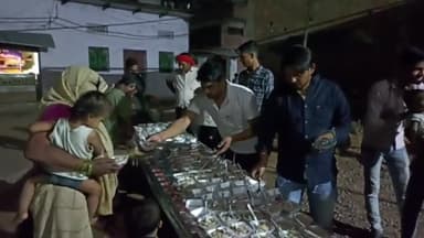 अजयगढ़: अजयगढ़ वार्ड 1 की पार्षद ने ईद के अवसर पर सेवई वितरित कर दिया भाईचारे का संदेश, भाजपा महामंत्री राजेंद्र खटीक रहे मौजूद