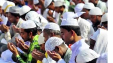 मांडू: मांडू प्रखंड के विभिन्न पंचायतों में शांति पूर्ण और हर्षोल्लास के साथ मनाया गया ईद उल फितर, अमन चैन की मांगी गई दुआ