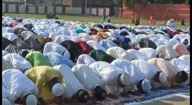 बेगूसराय: गांधी स्टेडियम में आज अदा की गई ईद की नमाज़, सैकड़ों की संख्या में लोग हुए शामिल