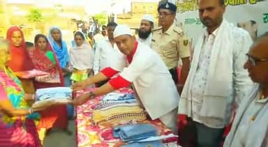 करपी: करपी में ईद के अवसर पर गरीब जरूरतमंद मुसलमान भाइयों एवं बहनों के बीच नए वस्त्र का वितरण किया गया