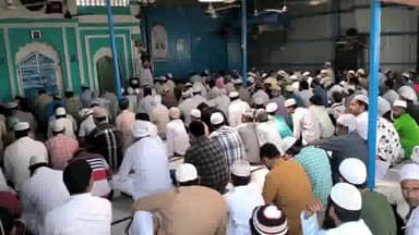 करनाल: ओल्ड जीटी रोड करण गेट मस्जिद में ईद उल फितर के अवसर पर लोगों ने की नमाज अता एकता और भाईचारे का दिया संदेश