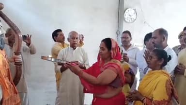 तिलहर: तिलहर नगर के मंदिर पर भगवान परशुराम का जन्मोत्सव ब्राह्मण समाज ने मनाया।