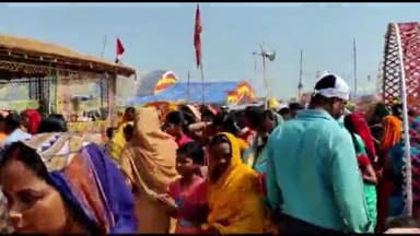 कुशेश्वर स्थान पूर्बी: महिसौथ गाँव महाविष्णु यज्ञ चलता हुआ यज्ञ मंडप की परिक्रमा लगभग 25 हजार श्रद्धालु कर रहे।