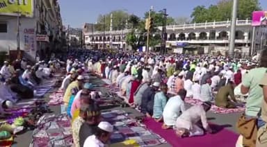 बड़गांव: मुस्लिम समाज ने हर्षोल्लास से मनाई ईद, चेटक स्थित पलटन मस्जिद में अदा की ईद की नमाज