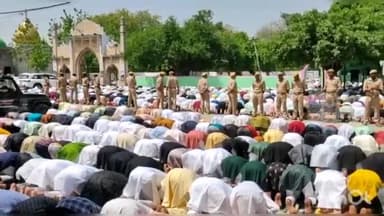 बरेली: बाकरगंज स्थित ईदगाह में अदा की गई ईदुल फितर की नमाज़, राजनैतिक दलों के लोग भी पहुंचे ईदगाह