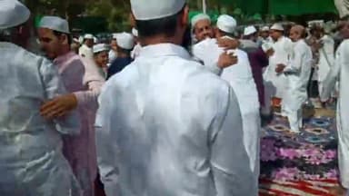 कानपुर के बक्र मंडी स्थिति बड़ी ईदगाह में आज ईद उल फितर की नमाज हुई संपन्न