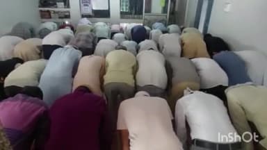 सुल्तानपुर: जिले में अदा की गई ईद-उल-फित्र की नमाज, लोगों ने एक दूसरे से गले मिलकर दी मुबारकबाद