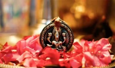 अक्षय तृतीया माँ लक्ष्मी आपको धन धान्य से संपन्न, रखे और बजरंग बली, शनिदेव महाराज एंव भगवान परशुराम जी की कृपा रहे