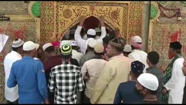 अजमेर: हज़रत ख्वाजा गरीब नवाज़ की दरगाह में खुला जन्नती दरवाजा, ईद पर अमन चैन की मांगी दुआ