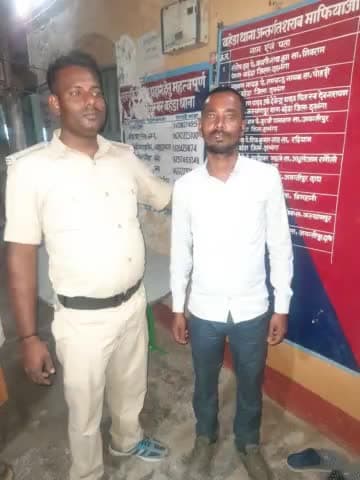 बहेरा में वार्ड नंबर 3 से अरुण साहनी पिता हरी साहनी को नशे के हालत में गिरफ्तार किया गया विशेष जानकारी एलटीएफ प्रभारी छीतरंजन कुमार ने दी