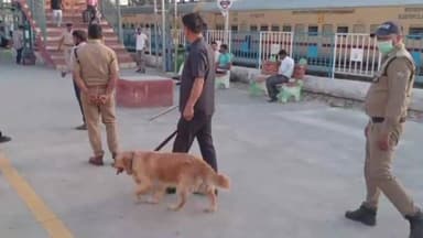 हरिद्वार: चार धाम यात्रा के मद्देजर जीआरपी हरिद्वार ने बीडीएस व डॉग स्क्वायड टीम के साथ रेलवे स्टेशन पर चलाया सघन चेकिंग अभियान