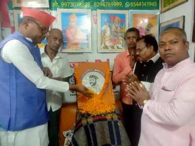 आज दिनांक 23 अप्रैल 2023 को राष्ट्रीय जनसंभावना पार्टी के प्रदेश कार्यालय पटना में बाबू वीर कुंवर सिंह की विजय उत्सव मनाया गया ।इस मौके पर पार्टी के #राष्ट्रीय #अध्यक्ष# माननीय #उपेंद्र साहनी #इनके जीवनी और विजय उत्सव पर प्रकाश डाला ।