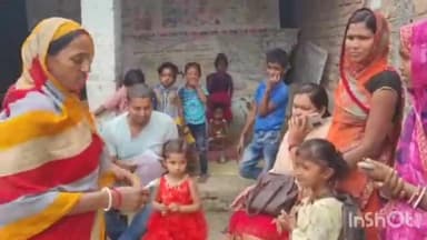 मोहिउद्दीननगर: हनुमाननगर स्थित आंगनबाड़ी केंद्र पर मुखिया ने बच्चों के बीच किया पोशाक राशि का वितरण