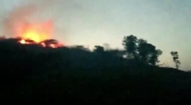 बड़गांव: बडगांव गमेती बस्ती के मगरे पर लगी आग,  क्षेत्रवासियों ने नगर निगम के अग्निशमन दस्ते को दी सूचना