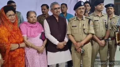 देहरादून: प्रेमनगर में बुजुर्ग महिला की हत्या मामले के खुलासे पर DIG दिलीप सिंह कुंवर सहित पूरी टीम को लोगों ने किया सम्मानित