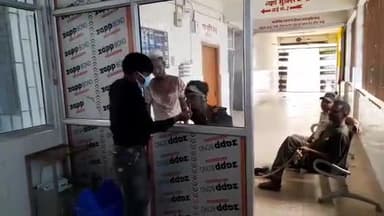 जमुई: गिरीश टॉकीज के पास सूअर चोरी करने के मामले में पुलिस ने 2 चोरों को किया गिरफ्तार, मेडिकल लिए लाया गया सदर अस्पताल