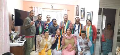 शिमला ग्रामीण: नगर निगम चुनाव को लेकर पूर्व पार्षद उषा लखनपाल ने कच्चीघाटी में कांग्रेस कार्यकर्ताओं के साथ एक बैठक का किया आयोजन