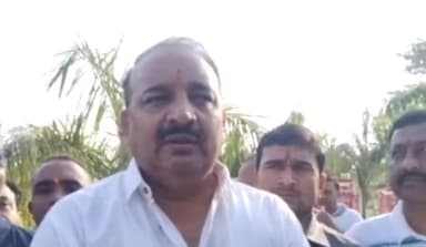 रायबरेली: इंदिरा गार्डन में आयोजित योगा कार्यक्रम में पहुंचे उद्यान राज्यमंत्री स्वतंत्र प्रभार दिनेश प्रताप सिंह