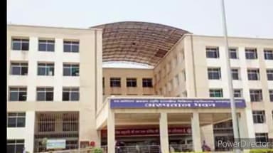 जगदलपुर: मकान का प्लास्टर काटने के दौरान मजदूर पर गिरी कटर मशीन, बेहतर उपचार के लिए लाया गया मेडिकल कॉलेज अस्पताल