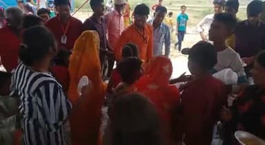 महुआ: पहाड़पुर में श्री विष्णु महायज्ञ के तीसरे दिन किया गया भव्य भंडारे का आयोजन, लगभग 4000 लोगों ने प्रसाद किया ग्रहण