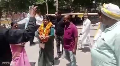 सुल्तानपुर: कांग्रेस यूथ ब्रिगेड के जिला अध्यक्ष वरुण मित्र ने नगर पालिका अध्यक्ष पद के लिए कलेक्ट्रेट में किया नामांकन