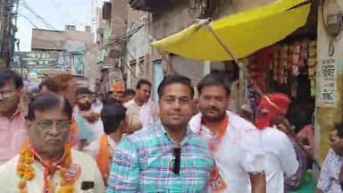 विधायक सदर श्री Manish Asija जी के नेतृत्व में महापौर पद हेतु, #भाजपा_प्रत्याशी_कामिनी_राठौर के प्रातः कालीन जनसम्पर्क आज दिनांक 23/4/23 को परमेश्वर गेट, हुंडा वाला बाग, नया रसूलपुर, नींबू वाला बाग छेत्र में।
स्थानीय निवासियों का मिल रहा है