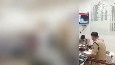 बुलंदशहर: कोतवाली नगर क्षेत्र निवासी विवाहिता ने एसएसपी कार्यालय पहुंचकर ससुर पर छेड़छाड़ करने का लगाया आरोप