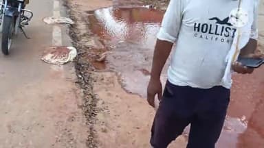 दौसा: दौसा के आगरा रोड पर जलदाय विभाग की जल सप्लाई लाइन टूटने से सैकड़ों गैलन पानी बहा व्यर्थ, सूचना पर रोकी गई जलापूर्ति