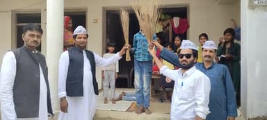 बलरामपुर समाचार नकद पालिका परिषद बलरामपुर अध्यक्ष पद के लिए आम आदमी पार्टी नेमोहम्मद अलीग अध्यक्ष बनाने के लिए कसी कमर बलरामपुर नगर में लहराया झाड़ू जनता से वोटों की अपील करते पदाधिकारी व कार्यकर्ता यशवी शुक्ला क्रांति