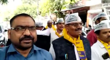 AAP बरेली नगर निगम के महापौर प्रत्याशी कुंवर भूपेंद्र मौर्य जी ने किया नामांकन।
साफ_शहर_चाहिए_झाड़ू_चलाइए