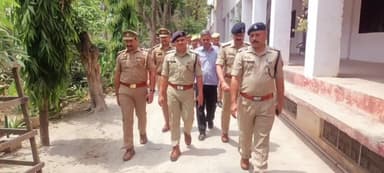 हापुड़: दिल्ली रोड स्थित SSV कॉलेज में नामांकन स्थल का SP ने किया निरीक्षण, संबंधित को लिए आवश्यक दिशा निर्देश।