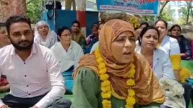 हुज़ूर: जयप्रकाश अस्पताल के बाहर भूख हड़ताल पर बैठे एनएचएम संविदा स्वास्थ्य कर्मचारी