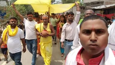 जंदाहा: हरप्रसाद पंचायत के खरगपुर गांव स्थित वार्ड संख्या-13 में अष्टयाम यज्ञ को लेकर निकाली गई कलश यात्रा