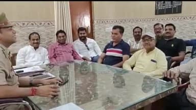 धनौरा: गजरौला थाना प्रभारी ने व्यापारियों संघ बैठक का किया आयोजन, कहा- सभी व्यापारी दुकानों के आगे लगाएं कैमरे