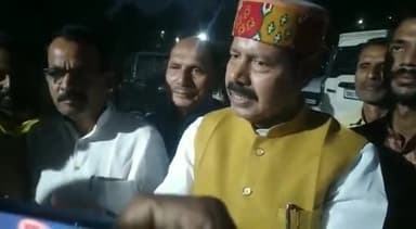 फारबिसगंज: राजद प्रवक्ता भाई बिरेंद्र यादव पटना से किशनगंज जाने के क्रम में फारबिसगंज में रुके, राजद कार्यकर्ताओं ने स्वागत किया