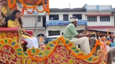 हलसी: बंडोल में नौ दिवसीय महा शिवपुराण कथा का आयोजन पूर्व निकली गयी भव्य कलश शोभायात्रा,108 कन्या ने किया नगर भ्रमण।