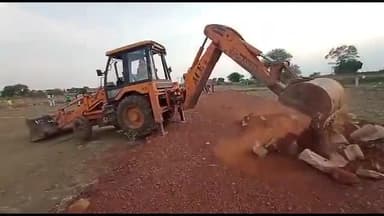 शिवपुरी नगर: शिवपुरी शहर की पांच अवैध कालोनियों पर नगरीय प्रशासन ने की कार्यवाही : बोर्ड लगाया - यह कॉलोनी अवैध है यहां प्लाट न खरीदे