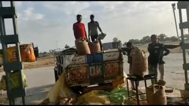 पिपलोदा: समर्थन मूल्य खरीदी केंद्र पर किसानों के लिए पानी की व्यवस्था तक नहीं, किसान अपना अनाज खुद तोल रहे हैं