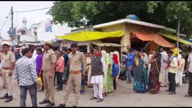 बीसलपुर: नामांकन प्रक्रिया के अंतिम दिन बीसलपुर के नामांकन स्थल पर प्रत्याशियों की लगी भीड़