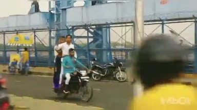 कानपुर: थाना नवाबगंज क्षेत्र के अंतर्गत गंगा बैराज पर युवकों द्वारा कार और बाइक से स्टंट करने का वीडियो सोशल मीडिया पर हुआ वायरल