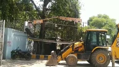 मोदीनगर: गोविंदपुरी स्थित महर्षि दयानंद इंटर कॉलेज में भाजपा प्रत्याशी विनोद वैशाली ने पालिका अध्यक्ष पद के लिए किया नामांकन