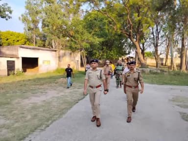 धामपुर: अफजलगढ़ में निकाय चुनाव को लेकर SP ने विभिन्न बूथ केंद्रों का किया निरीक्षण, संबंधित को दिए आवश्यक दिशा-निर्देश