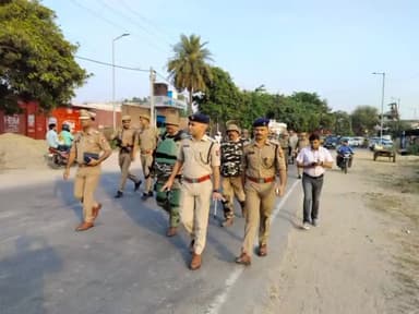 धामपुर: अफजलगढ़ कोतवाली से SP ने भारी पुलिसबल के साथ आगामी निकाय चुनाव को लेकर निकाला पैदल मार्च,आमजन को दिलाया सुरक्षा का एहसास