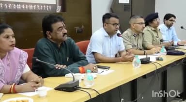 जगदलपुर: कलेक्टर चंदन कुमार ने प्रेरणा कक्ष में हुई समय सीमा की बैठक में विभिन्न मदों से किए जा रहे विकास कार्यों की समीक्षा की