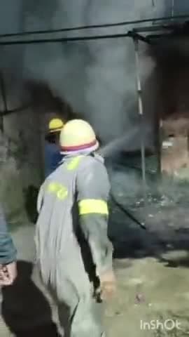 गाज़ियाबाद: डासना स्थित ऑटो स्पेयर पार्ट्स की दुकान में लगी आग, दमकल कर्मियों ने कड़ी मशक्कत के बाद पाया आग पर काबू