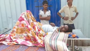 बेगूसराय: राजौर के समीप अनियंत्रित बाइक सवार गड्ढे में पलटा हुआ घायल सदर अस्पताल में इलाज के लिए पहुंचा दूसरा सवार बाल-बाल बचा